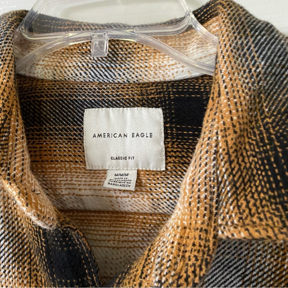 American Eagle Men’s Size Medium Plaid Button-Up Shirt in Gold and Black Fleece - Picture 6 of 11